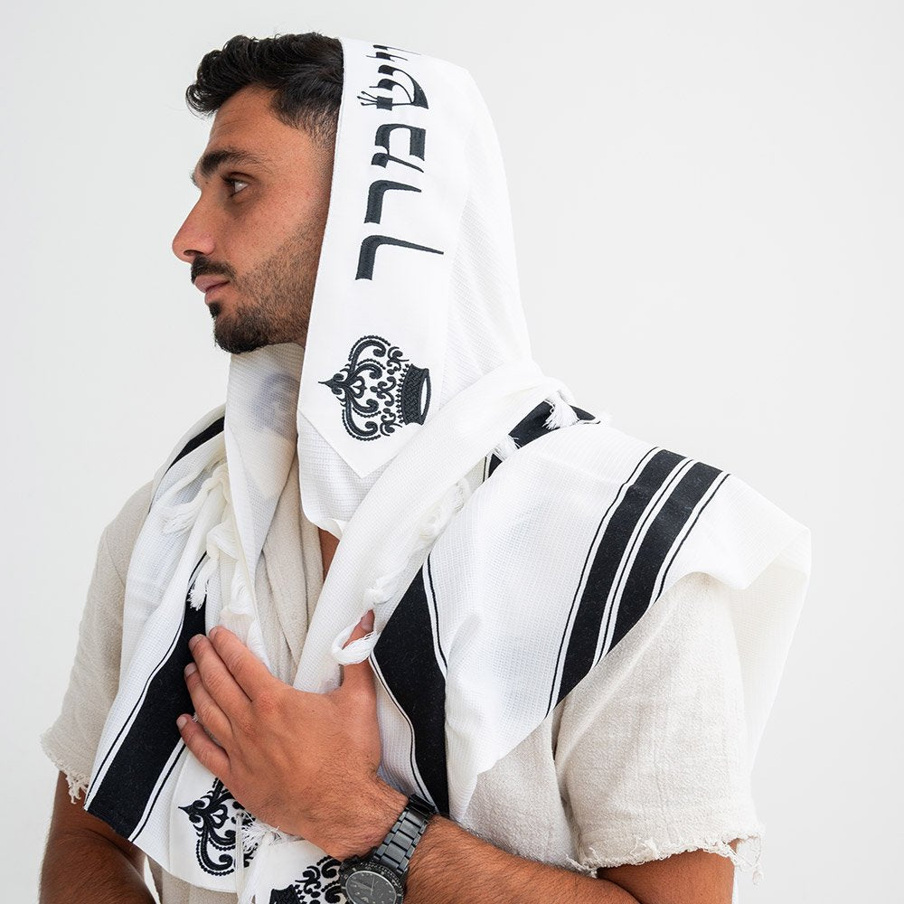טלית 100% צמר רחלים עם עטרה ופינות רקומות צבע שחור דגם ״יברך ה״