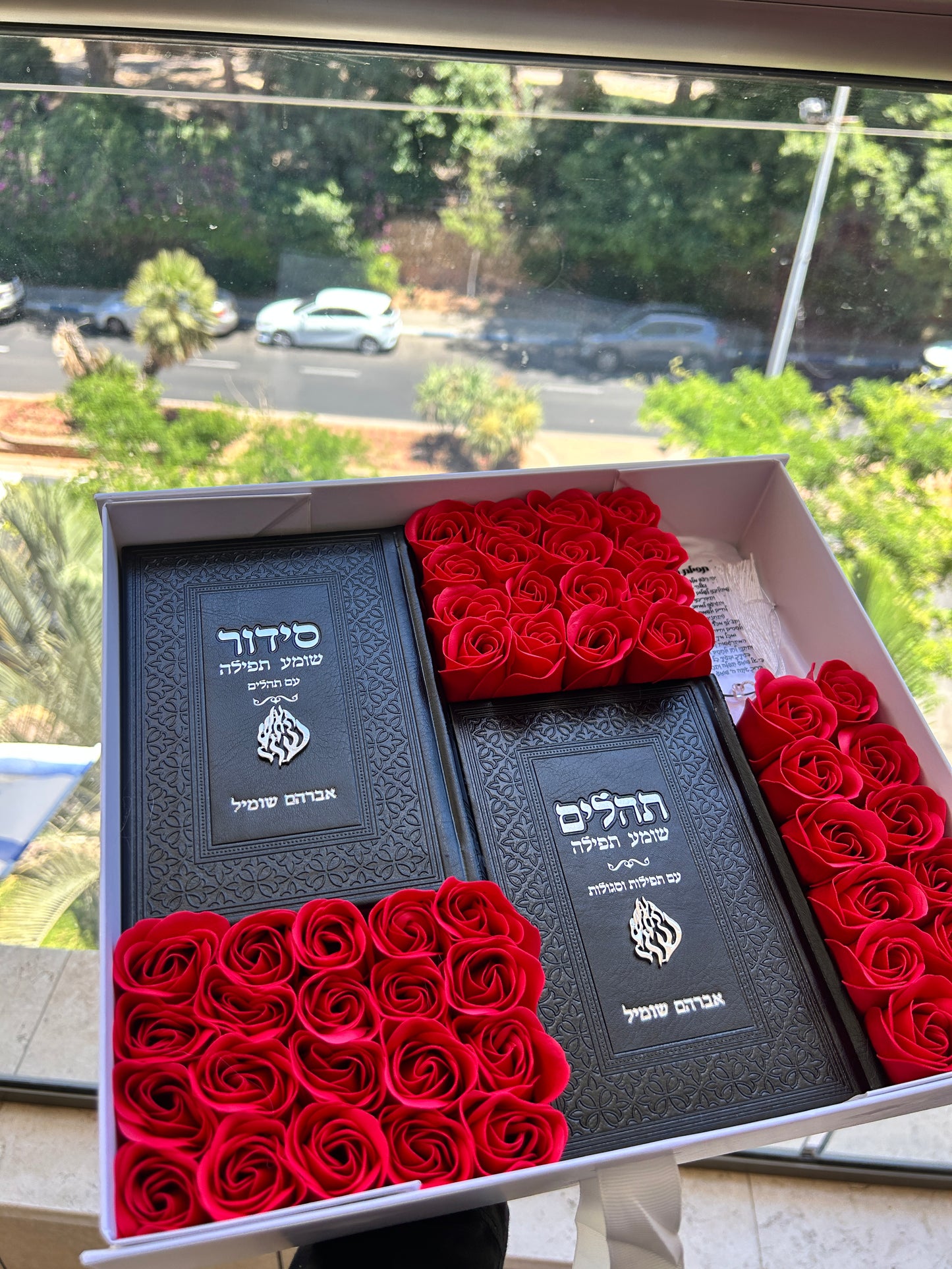 מארז קדושה תפארת לגבר (לבן שחור)