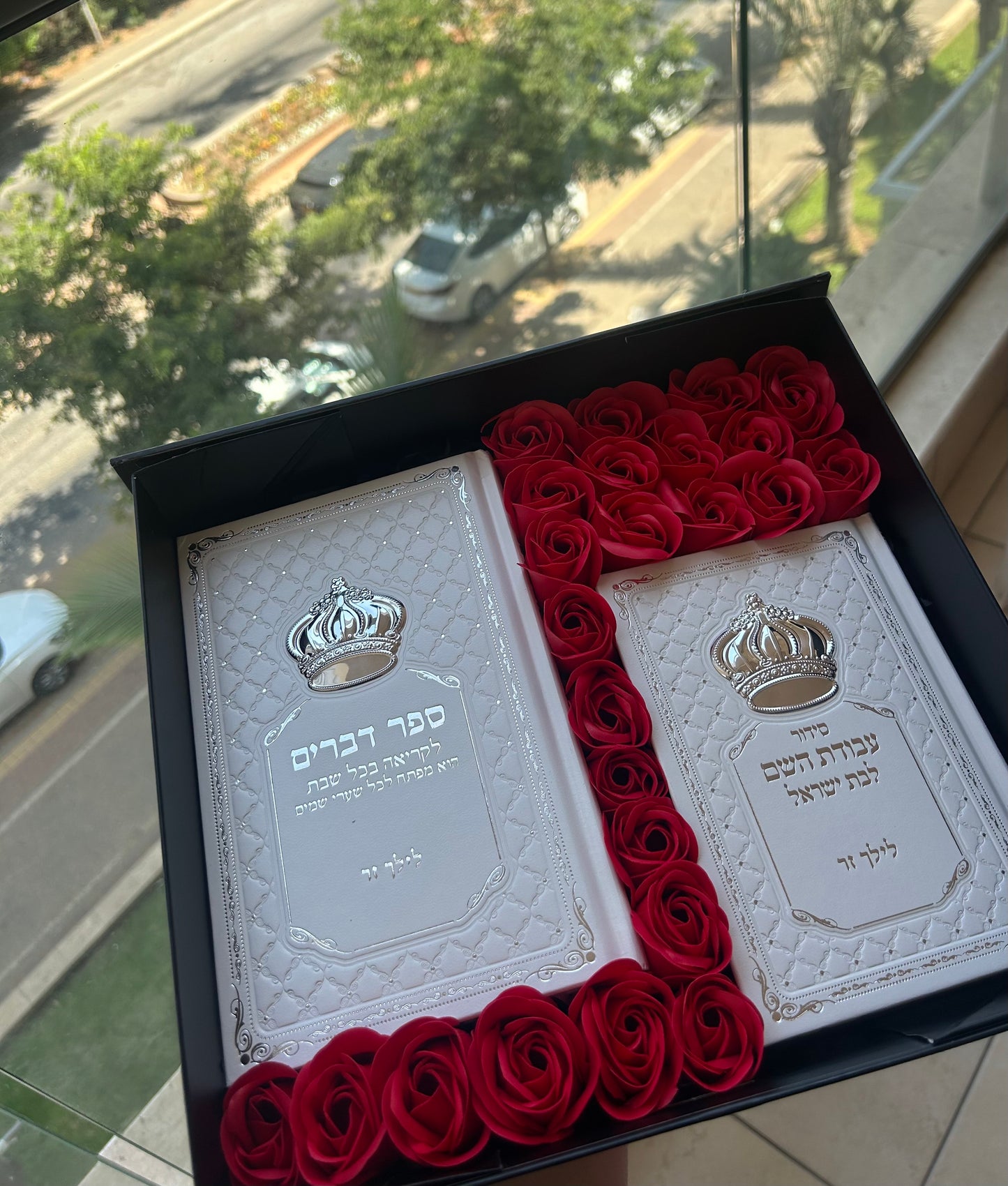 מארז קדושה והדרת (צבע לבן ואדום)