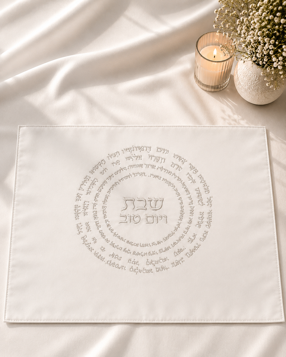כיסוי חלה לבן עם רקמת כסף דגם ״יום השישי״