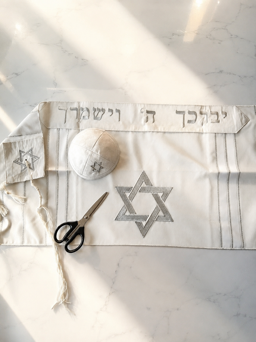 סט לחאלקה שלושה חלקים עם עטרה ופינות רקומות-מגן דוד כסף