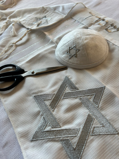 סט לחאלקה שלושה חלקים עם עטרה ופינות רקומות-מגן דוד כסף