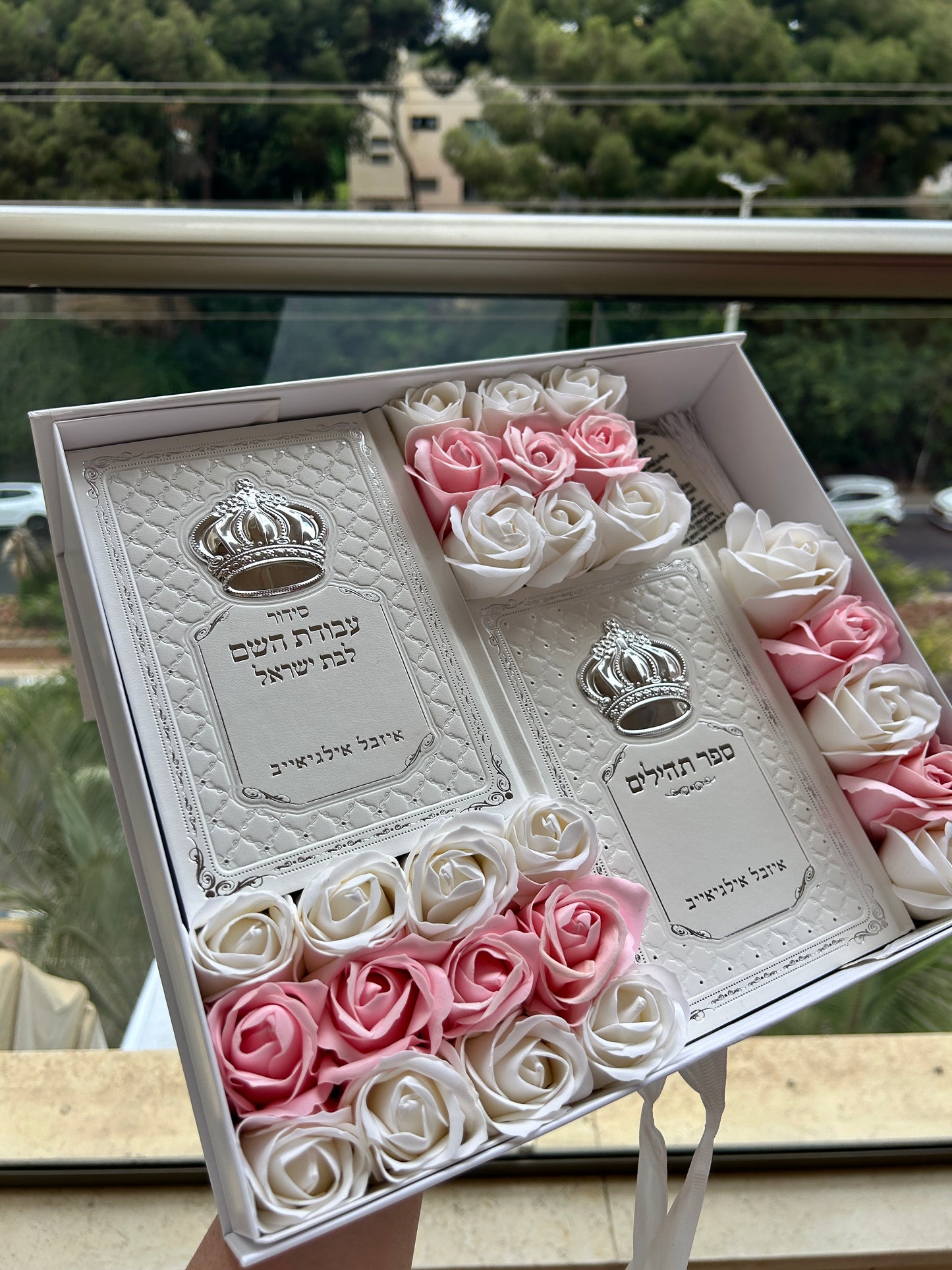 מארז קדושה תפארת (ורוד לבן)