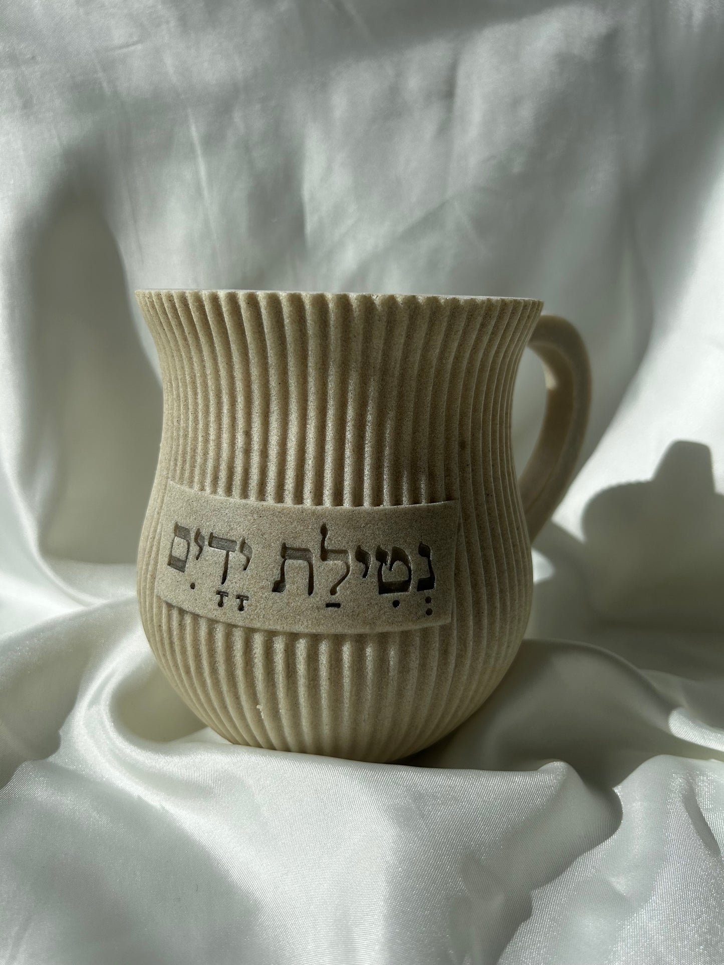 נטלה מהודרת דגם פסים בז