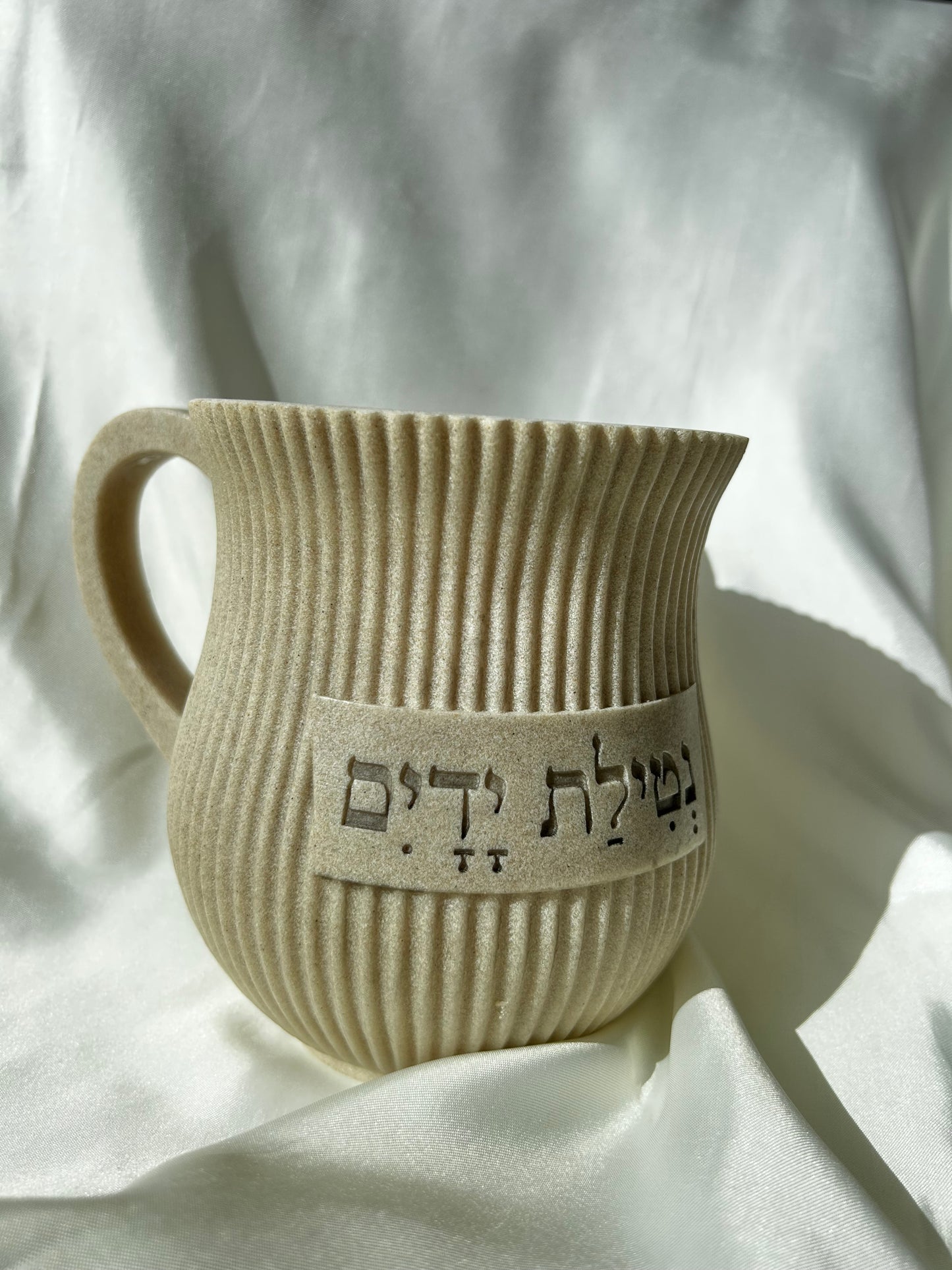 נטלה מהודרת דגם פסים בז