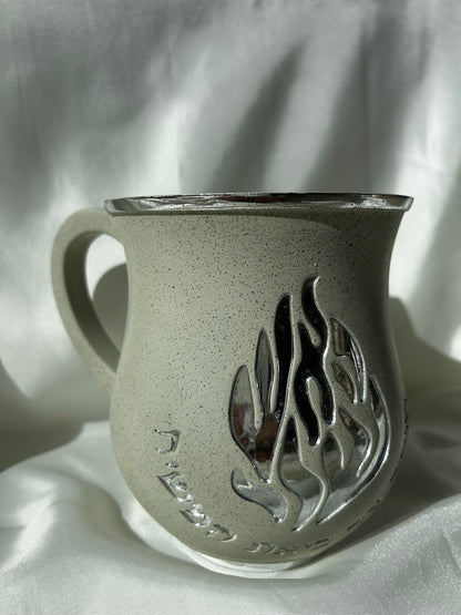 נטלה ״האש שלי״ גוון בז