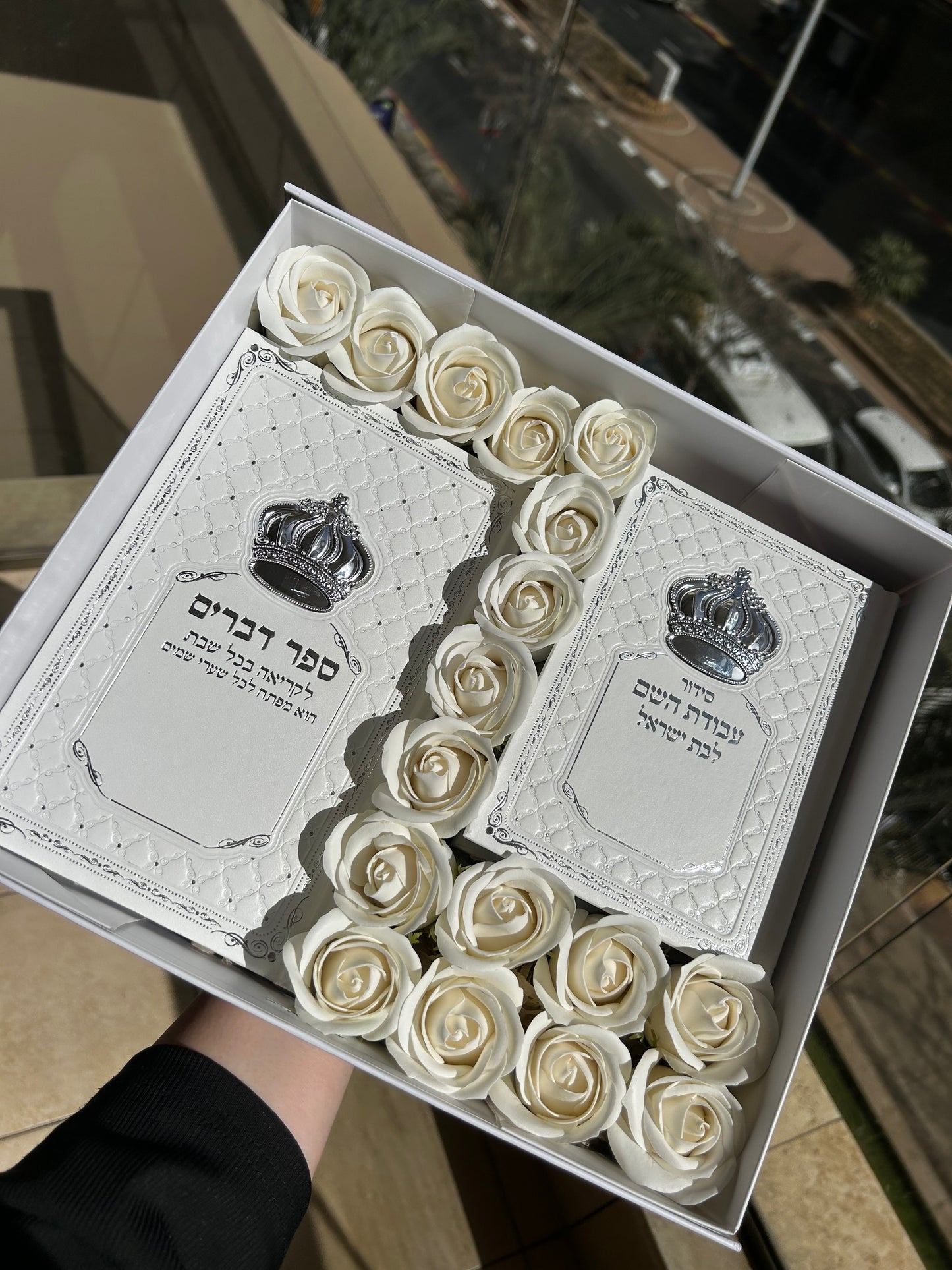 מארז קדושה והדרת (לבן)