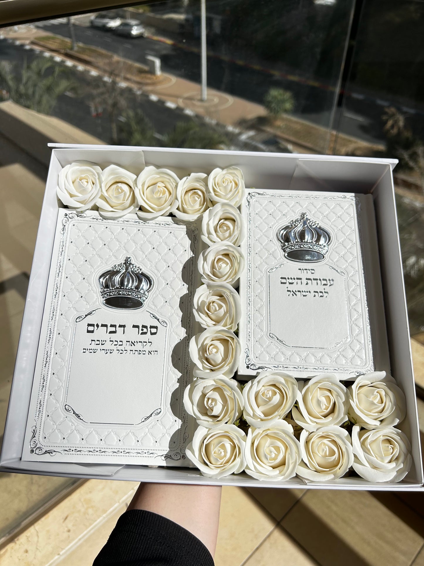 מארז קדושה והדרת (לבן)