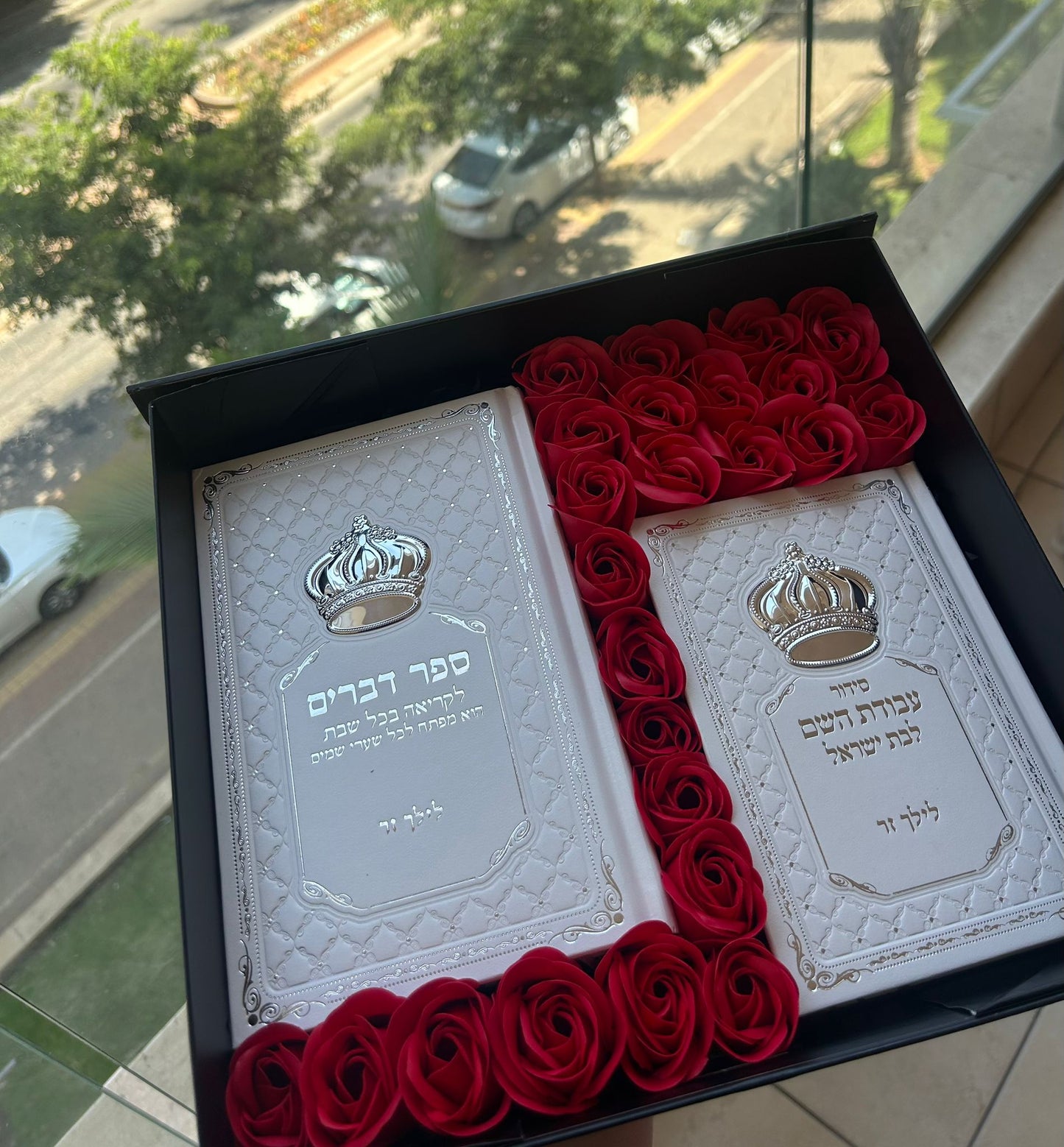 מארז קדושה והדרת (צבע לבן ואדום)